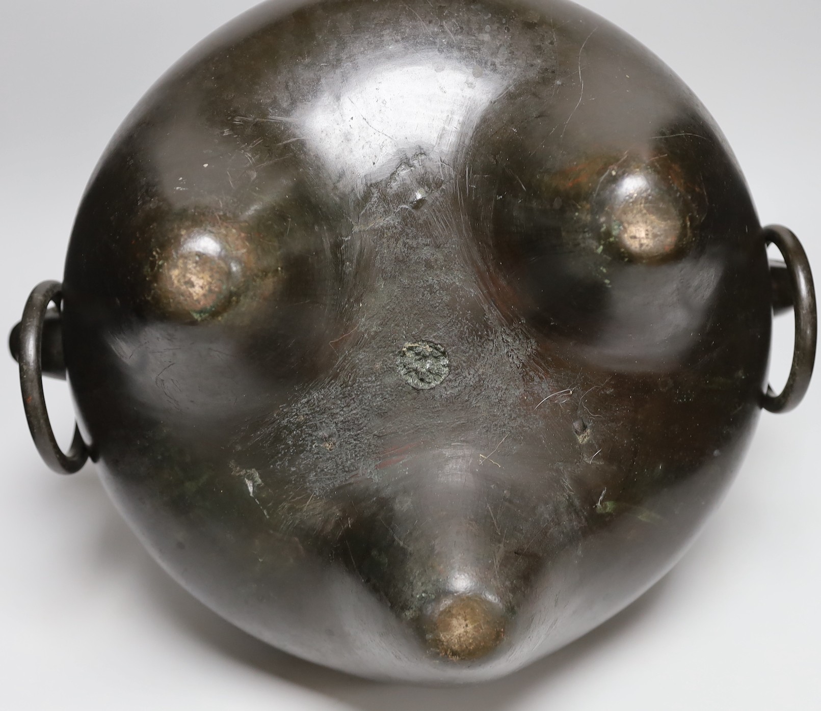 A Japanese bronze tripod jardinière, Meiji period, 26cms high